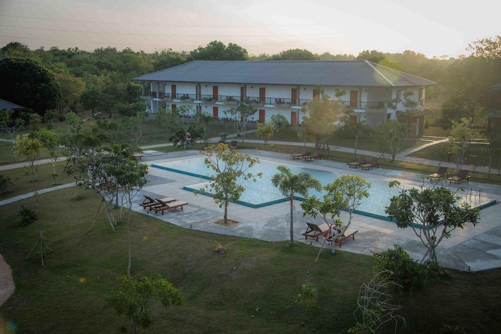 Sungreen Resort Habarana Exterior foto
