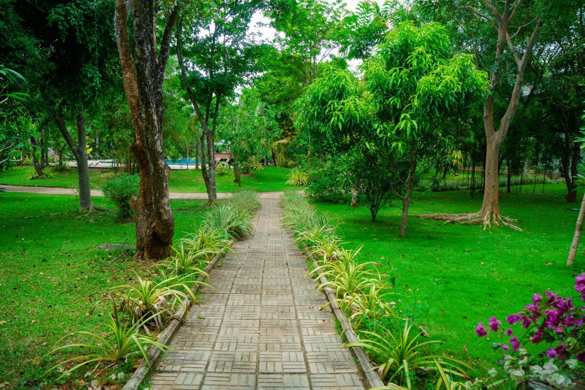 Sungreen Resort Habarana Exterior foto